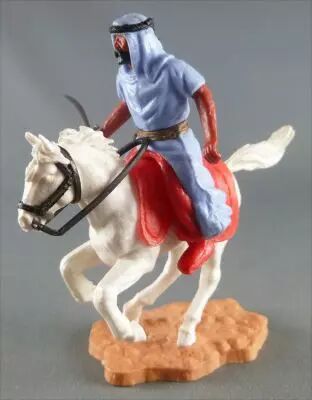 Timpo - Arabes - Cavalier bleu couteau pantalon rouge ceinture dor� cheval galop rentr� blanc socle sable