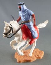 Timpo - Arabes - Cavalier bleu couteau pantalon rouge ceinture doré cheval galop rentré blanc socle sable