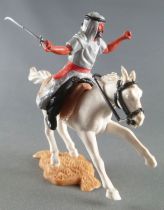 Timpo - Arabes - Cavalier gris cimeterre pantalon noir ceinture rouge cheval galop court blanc