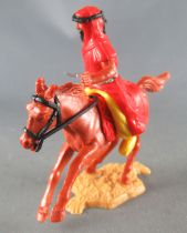 Timpo - Arabes - Cavalier rouge couteau pantalon jaune ceinture grise cheval marron galop court