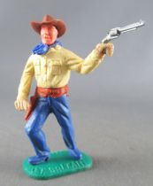 Timpo - Cow-Boys - 2ème Série - Piéton bras gauche tendu revolver Chemise jaune jambes penchées vers la droite bleues