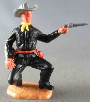 Timpo - Cow-Boys - 3rd Series - Footed Right Arm Outstretched (pistol) Black Shirt Kneeling Black legs