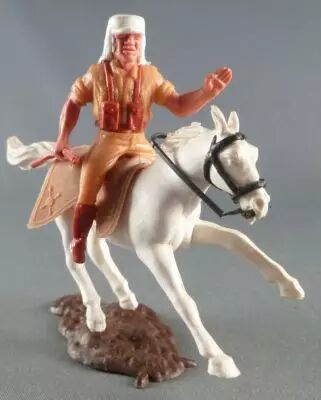 Timpo - L�gion Etrang�re - Cavalier bras gauche lev� (fusil) cheval blanc galop court socle brun