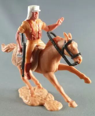 Timpo - L�gion Etrang�re - Cavalier bras gauche lev� (mitraillette) cheval baie galop court