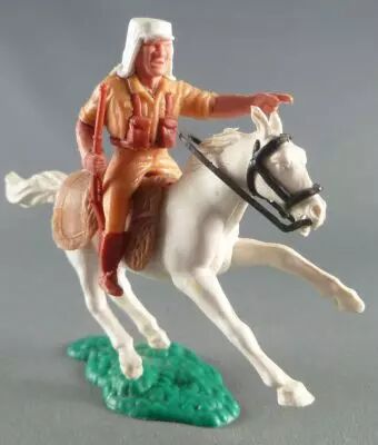 Timpo - L�gion Etrang�re - Cavalier doigt point� (fusil) cheval blanc galop court socle vert
