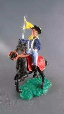 Timpo - Us cavalerie (Nordiste) 1�re s�rie - Cavalier Porte Etendart Cheval Noir Cabr�