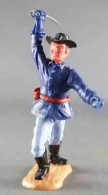 Timpo - Us cavalery (Federate) 2sd s�ries (1 piece head) - Footed officer right arm raised (sabre) (red hairs) advancing legs