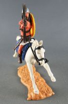 Timpo - Viking - Cavalier Archer (brun) jupe blanche bouclier jaune selle bleue cheval blanc galop (long)