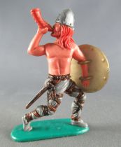 Timpo - Viking - Footed Blowing horn (red hairs) grey advancing legs gold shield