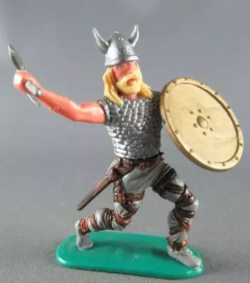 Timpo - Viking - Pi�ton Cote de maille combattant (jaune) jambes avan�antes grises double hache bouclier dor�