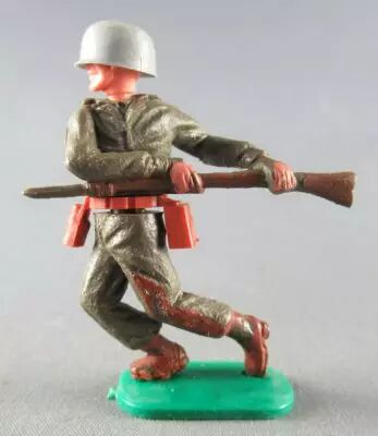 Timpo - WW2 - Am�ricains - 1�re s�rie - Chargeant bayonette jambes avan�antes