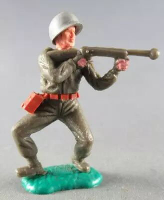 Timpo - WW2 - Am�ricains - 1�re s�rie - Tireur fusil mitrailleur �paule les 2 jambes pli�es �cart�es socle vert
