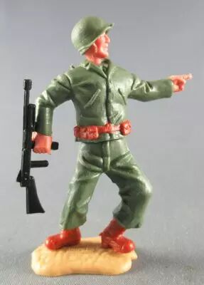 Timpo - WW2 - Am�ricains - 2�me s�rie - Pointant du doigt (mitraillette) jambes pli�es vers la gauche