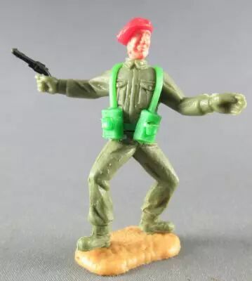 Timpo - WW2 - Anglais (Paras B�ret Rouge) - 1�re s�rie - Les 2 bras tendus (r�volver) les 2 jambes pli�es