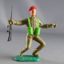 Timpo - WW2 - British (Airborne Red Beret) - 1st series - Both arms outstreched (rifle) both legs bent to the left