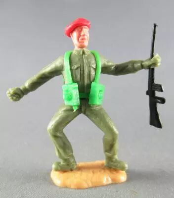 Timpo - WW2 - British (Airborne Red Beret) - 1st series - Throwing grenade (rifle) both legs bent apart