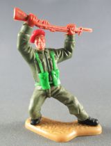 Timpo - WW2 - British (Airborne Red Beret) - 2nd series - Rifle above the head leaning back legs