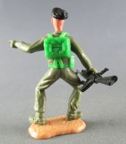 Timpo - WW2 - British (Armoured Black Beret) - 1st series - Pointing holdin Bren Gun both legs bent apart