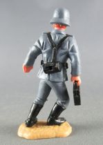 Timpo - WW2 - Germans - 2nd series (one piece head helmet) - Holding ammo box  standing leaning to the right legs
