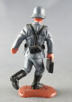 Timpo - WW2 - Germans - 2nd series (one piece head helmet) - Holding ammo box  standing runningt legs