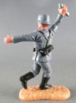 Timpo - WW2 - Germans - 2nd series (one piece head helmet) - Holding motar shell running legs