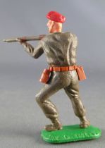 Timpo - WW2 - Kaki Soldiers with Red Beret - Firing rifle leaning to the left legs