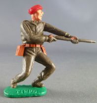 Timpo - WW2 - Kaki Soldiers with Red Beret - Firing rifle waist both bent to the left legs