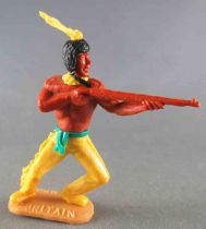 Timpo Indians 2nd series (moulded weapon) footed firing rifle dark yellow bent legs yellow feather
