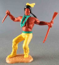 Timpo Indians 2nd series (moulded weapon) footed with knife & rifle yellow bent legs yellow feather