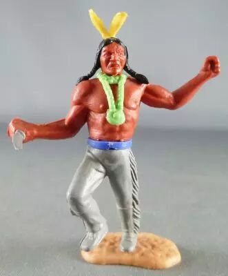 Timpo Indians 3rd series (1 piece head - knife belt) footed both arms outstreched (knife) dancing legs (grey) yellow feathers