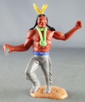 Timpo Indians 3rd series (1 piece head - knife belt) footed both arms outstreched (knife) dancing legs (grey) yellow feathers