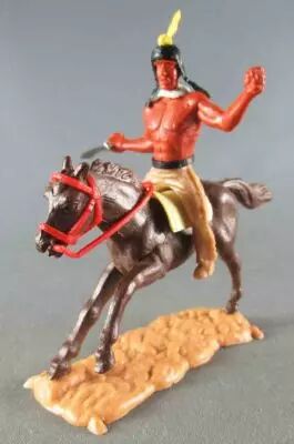 Timpo Indiens 3�me s�rie (t�te 3 pi�ces - ceinture �tui) Cavalier Les bras tendu (couteau) jambes Beiges Plume Jaune Cheval Brun