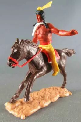Timpo Indiens 3�me s�rie (t�te 3 pi�ces - ceinture pagne) Cavalierbras gauche tendu (couteau) jambes jaunes cheval Brun Galop Lo