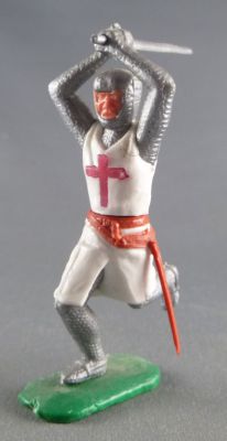 Timpo Middle-Age Crusader 2nd serie footed with both arms above head running legs sand base