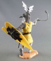 Timpo Moyen-Age Chevalier grand casque piéton jaune & noir (masse d\'arme, visière noire) jambes courantes