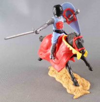 Timpo Moyen-Age chevaliers médievaux cavalier bleu ciel épée cheval noir galop long caparaçon rouge