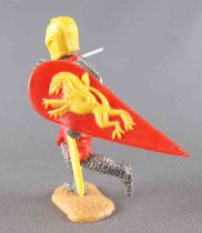 Timpo Moyen-Age chevaliers médievaux piéton rouge (fleur de lys jaune) casque jaune épée jambes courantes