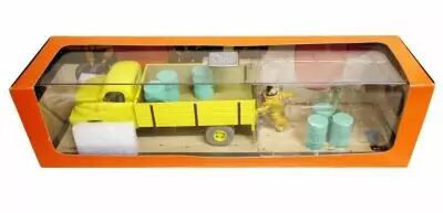 Tintin - Moulinsart - N� 04 Yellow Truck in Launching Site (Mint in Box)