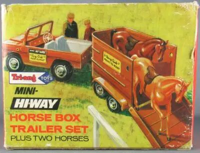 Tri-ang TM 6535- Mini-Hi-way Land Rover Series - Horse Box Trailer Set Mint in Box