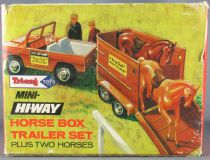 Tri-ang TM 6535- Mini-Hi-way Land Rover Series - Horse Box Trailer Set Mint in Box