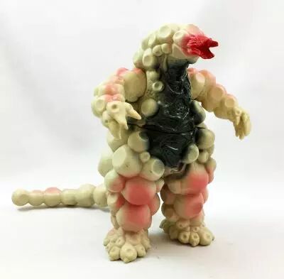 Ultraman Tiga - Bandai Ultra Monster Series - Parasitic Monster Magunian n�102