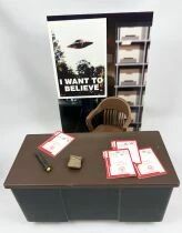 X-Files - Agents Fox Mulder & Dana Scully - Diamond Select (loose)