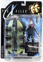 X-Files - McFarlane Toys - Agent Fox Mulder (polar) with Cryopod Chamber (loose w/card)