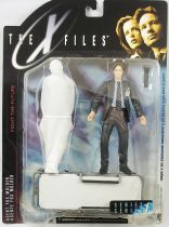 X-Files - McFarlane Toys - Agent Fox Mulder with Corpse on Stretcher