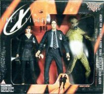 X-Files - McFarlane Toys Giftset - Agents Fox Mulder & Dana Scully with Alien (mint in box)